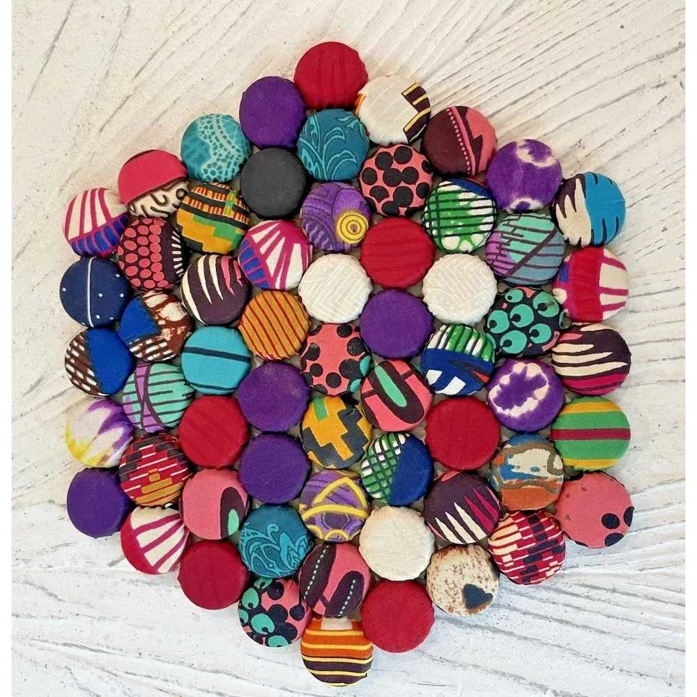 Vtg Handmade Soda Pop Top Bottle Cap‎ Cluster Trivet Yo Yo Fabric Rounds